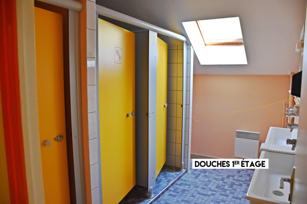 Etage-douche-sanitaires-1